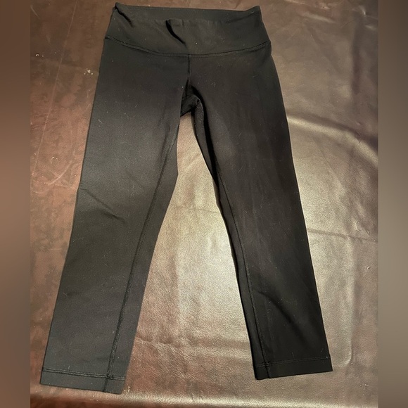 Lululemon crops - Picture 1 of 9
